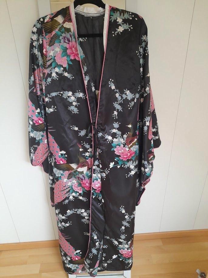 Elegante kimono met pauwenprint – maat M, Kleding | Dames, Homewear, Nieuw, Maat 38/40 (M), Zwart, Ophalen of Verzenden
