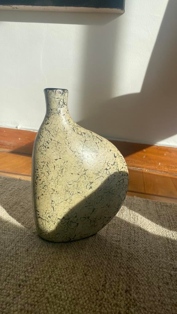 Zelfgemaakte Afrikaanse vaas – Oxfam – €15, Maison & Meubles, Enlèvement ou Envoi, Comme neuf