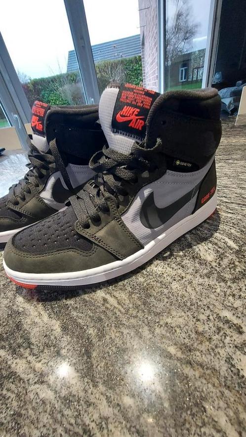 Nike air jordan en imperméable pointure 42 portée 10 minutes, Kleding | Heren, Schoenen, Nieuw, Sneakers, Overige kleuren, Ophalen of Verzenden