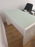 Wit bureau met glazen blad, Zo goed als nieuw, Bureau