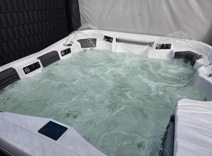 Luxe jacuzzi, top model, Tuin en Terras, Bubbelbaden en Hottubs, Pomp, Ophalen