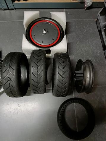 Onderdelen step. O.a. motor, banden etc beschikbaar voor biedingen
