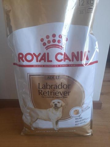 Royal Canin CROQUETTES Labrador beschikbaar voor biedingen