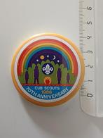UK Vintage Pin Badge CUB SCOUTS 1986 70th ANNIVERSARY, Verzamelen, Scouting, Verzenden, Zo goed als nieuw, Embleem, Speld of Insigne