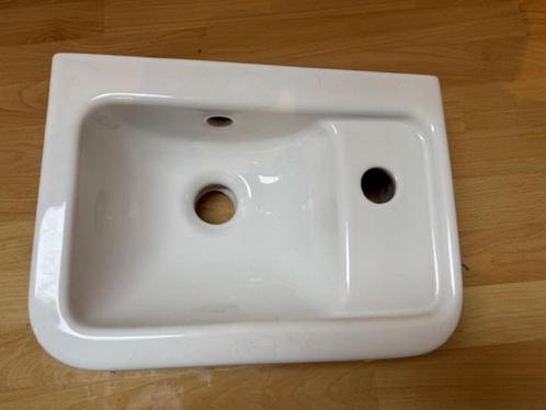 wasbak lavabo wastafel Villeroy & Boch ceramic plus, Huis en Inrichting, Badkamer | Badkamermeubels, Ophalen