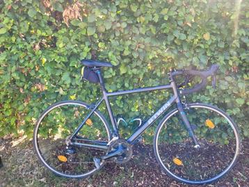 Racefiets Btwin Triban 5 maat 54 + accessoires (vb helm) beschikbaar voor biedingen
