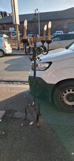 Lampadaire en fer forgé, Enlèvement