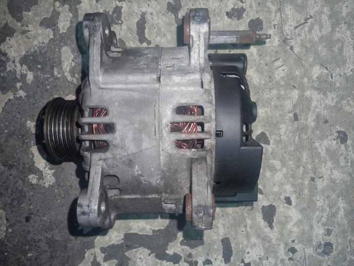 Dynamo Volkswagen Caddy III 1.9 TDI 2008 06F903023C, Auto-onderdelen, Motor en Toebehoren, Volkswagen, Ophalen