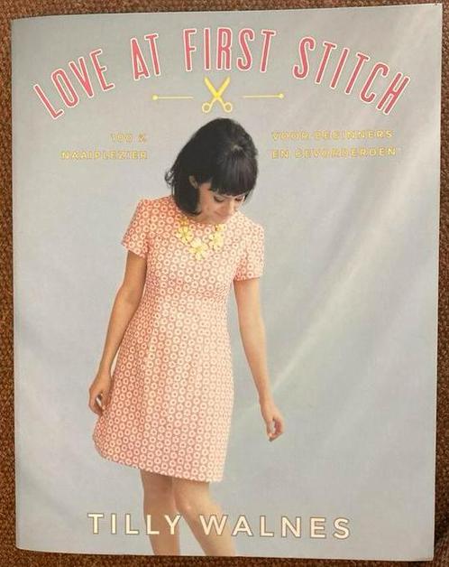 Tilly Walnes - Love at first stitch, Boeken, Hobby en Vrije tijd, Zo goed als nieuw, Ophalen of Verzenden