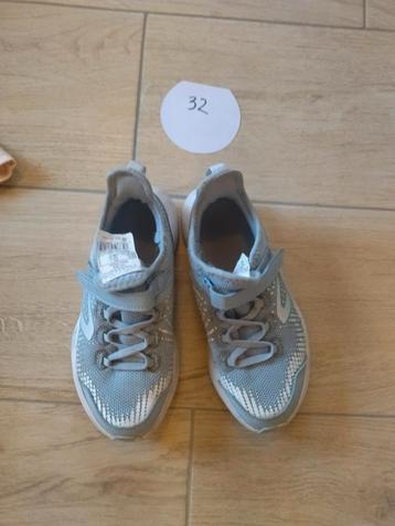 Sportschoenen 32 beschikbaar voor biedingen
