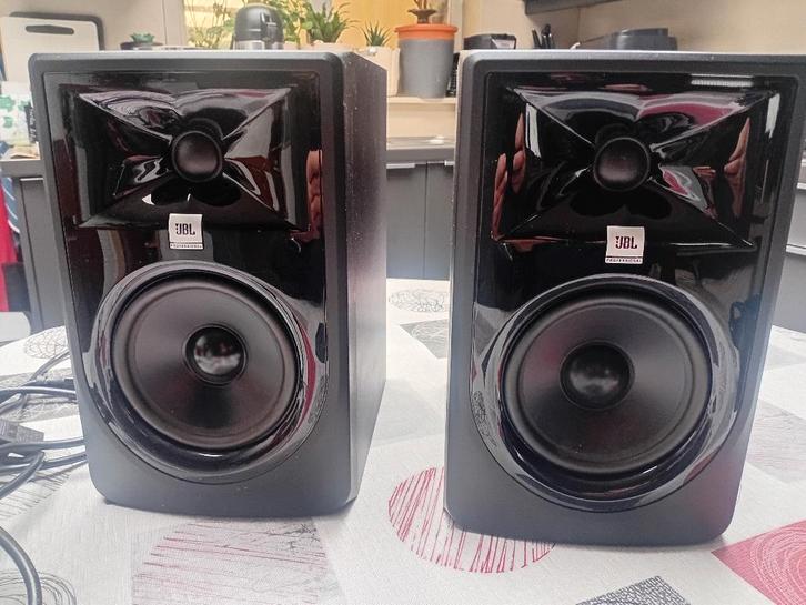 JBL 305P MK2 actieve studiomonitor (set van 2), Audio, Tv en Foto, Luidsprekerboxen, Gebruikt, Front, Rear of Stereo speakers