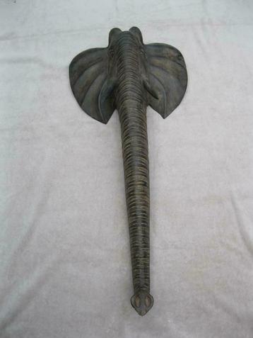 Prachtig in hout gesculpteerde olifantenkop       beschikbaar voor biedingen