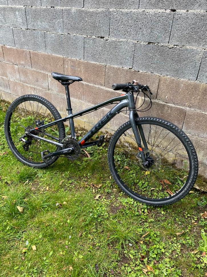 TREK 2-inch DUAL SPORT-mountainbike met 21 versnellingen, Fietsen en Brommers, Fietsen | Mountainbikes en ATB, Zo goed als nieuw