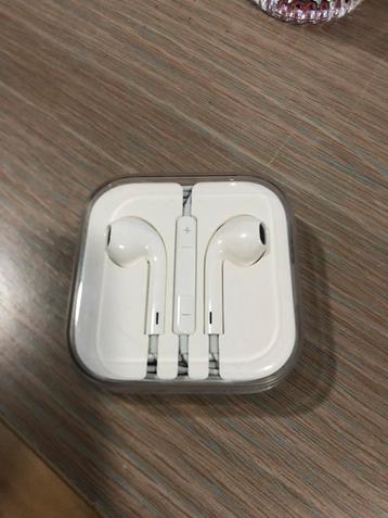 Écouteurs Apple, avec prise 3,5 mm. 