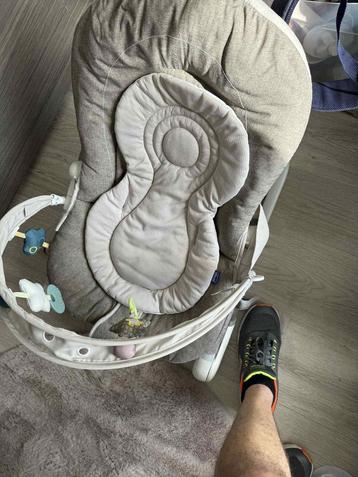 Relax Chicco met verkleinkussen en speelboog beschikbaar voor biedingen