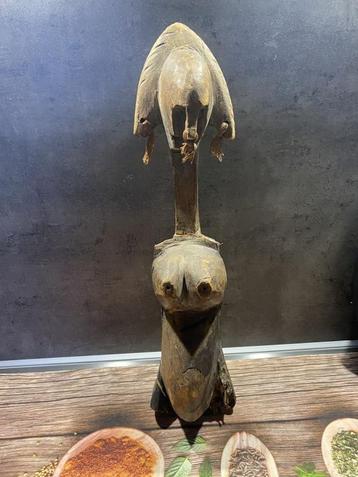 Een Bambara 'Queen Figure'-Grafbeeld Mali beschikbaar voor biedingen