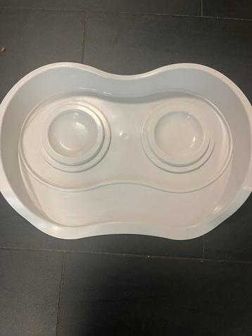 Plateau pour gamelles de chat ou chien beschikbaar voor biedingen