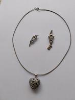 Zilveren ketting met drie hangers, Bijoux, Sacs & Beauté, Bracelets à breloques, 2 ou 3 bracelets à breloques, Enlèvement ou Envoi