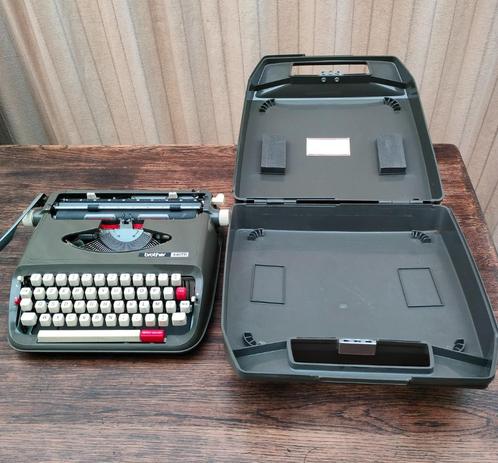 Typemachine BROTHER 440TR. Jaartal '75. AZERTY., Diversen, Bureau-accessoires, Gebruikt, Ophalen of Verzenden