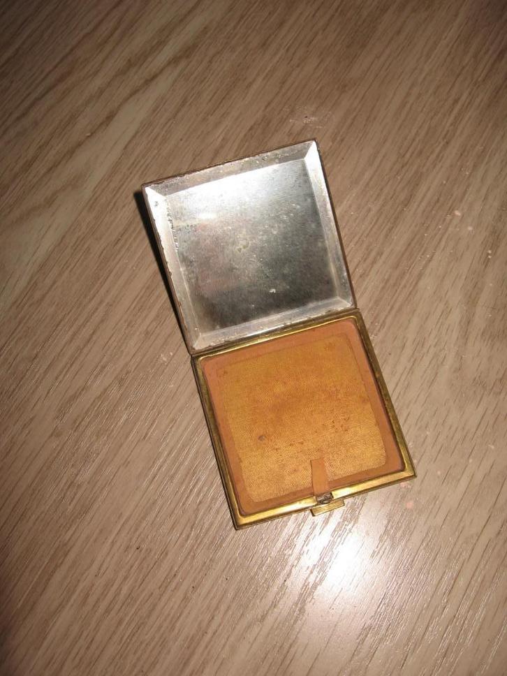 Poedercompact uit de jaren 50 in koper voor objectliefhebber, Antiek en Kunst, Antiek | Brons en Koper, Koper, Ophalen of Verzenden