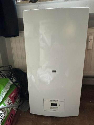 Chauffe-eau gaz Vaillant Turbo MAG 17L, Enlèvement, Comme neuf, Gaz naturel, Chauffe-eau