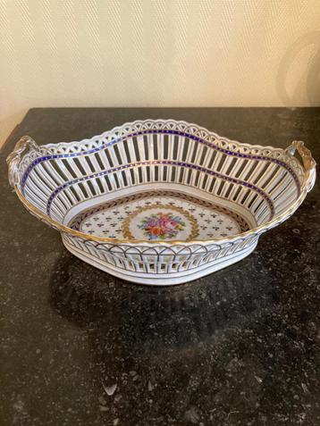 Dresden Porselein opengewerkte korf in perfecte staat beschikbaar voor biedingen