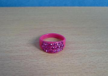 Fuchsia Ring met strass-steentjes beschikbaar voor biedingen