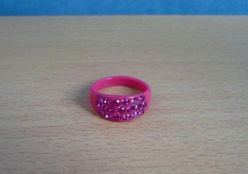 Fuchsia Ring met strass-steentjes, Handtassen en Accessoires, Ringen, Roze, Met strass, Ophalen of Verzenden