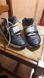 baskets NIKE team hustle D 8, Comme neuf, Enlèvement ou Envoi, Chaussures