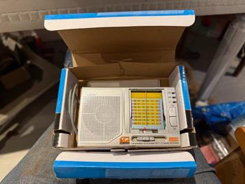 Vintage en nieuwe Xiron zakradio, met gebruikershandleiding  beschikbaar voor biedingen