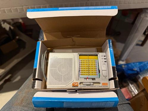 Vintage en nieuwe Xiron zakradio, met gebruikershandleiding, Antiek en Kunst, Curiosa en Brocante, Ophalen