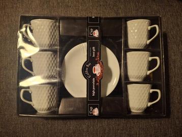 Porseleinen koffieset beschikbaar voor biedingen