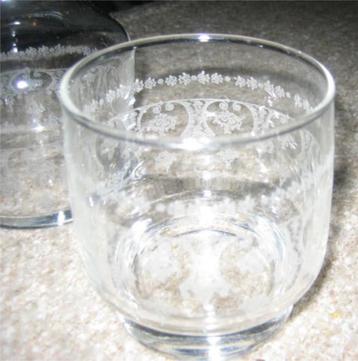 Oud glas ( één stuk )  beschikbaar voor biedingen
