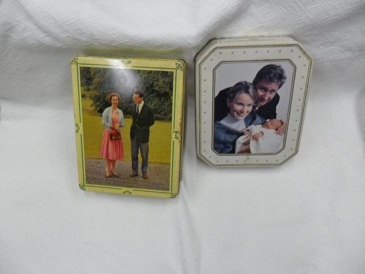 2 anciennes boîtes en métal, Collections, Boîte en métal, Utilisé, Biscuits, Autres marques, Enlèvement ou Envoi