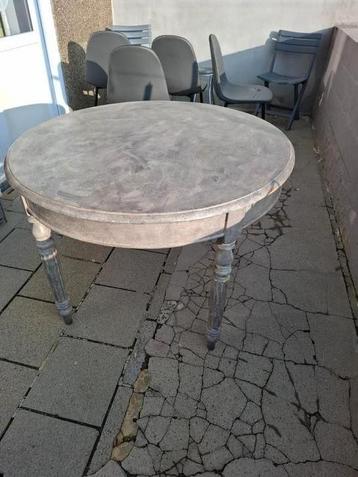 Table en chaîne, Enlèvement