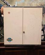 Vintage apotheekkast met sleutel, Huis en Inrichting, Ophalen