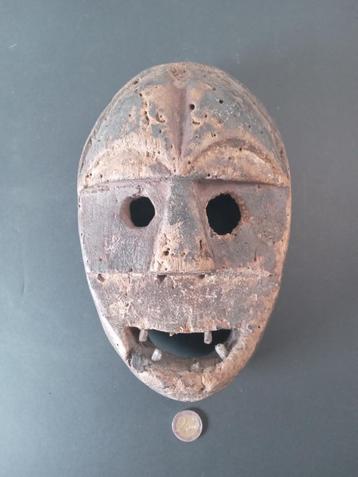 Masque africain Boa beschikbaar voor biedingen