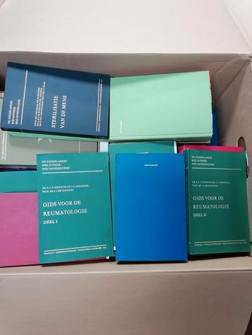 geneeskunde boeken  beschikbaar voor biedingen