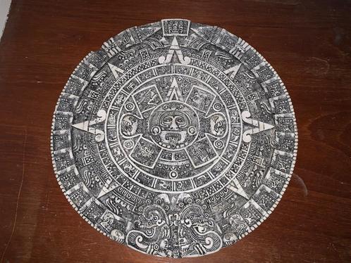 Azteekse kalender om op te hangen diameter 35cm, lijstwerk,, Antiek en Kunst, Antiek | Keramiek en Aardewerk, Verzenden