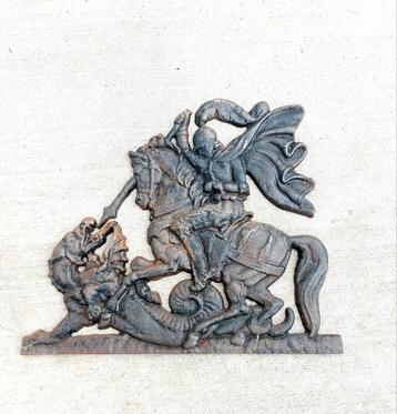 Gietijzeren basreliëf Sint-Joris die de draak verslaat  beschikbaar voor biedingen
