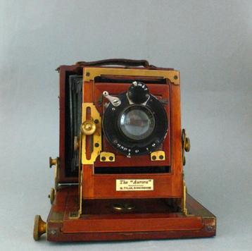 Antieken houten reis camera. THE “AURORA”  beschikbaar voor biedingen