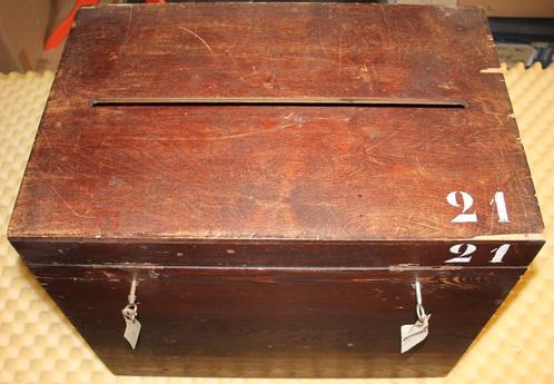 oude houten stembus bureau 21, Antiek en Kunst, Antiek | Meubels | Stoelen en Sofa's, Ophalen of Verzenden