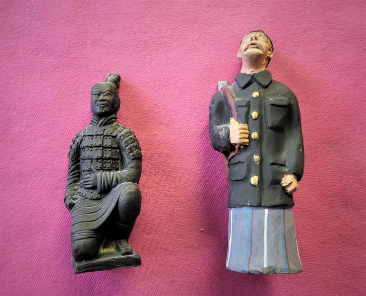 3 Egyptische en Chinese terracotta beeldjes, Antiek en Kunst, Antiek | Keramiek en Aardewerk, Verzenden
