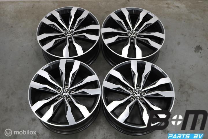 NIEUWSTAAT! Org. 20 inch Suzuka velgen VW Tiguan! 5NN601025E, Auto-onderdelen, Banden en Velgen, Velg(en), Gebruikt