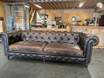 Unieke Originele Chesterfield in uitstekende staat 240 cm beschikbaar voor biedingen