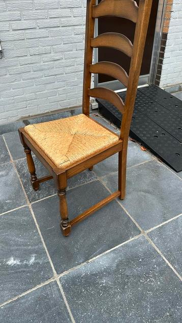 Stoelen beschikbaar voor biedingen