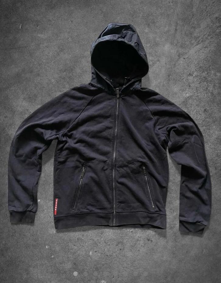 Pull Prada en nylon recyclé taille L (taille plus petite), Vêtements | Hommes, Pulls & Vestes, Comme neuf, Taille 52/54 (L), Bleu