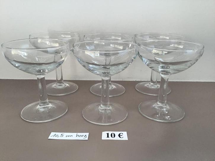 15 tal sets van 6 cava of wijnglazen, Huis en Inrichting, Keuken | Servies, Zo goed als nieuw, Glas, Ophalen of Verzenden