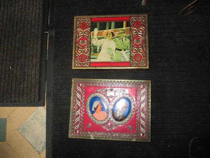 2stuks   Grote OUDE    Mooie blikkendozen  Koningshuis, Verzamelen, Koningshuis en Royalty, Gebruikt, Ophalen of Verzenden