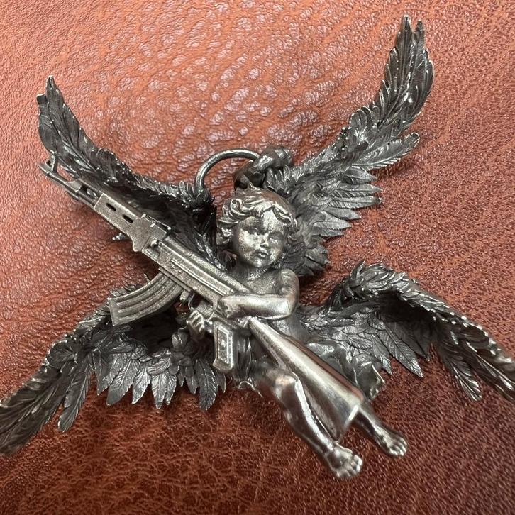 Engel met een Ak- 47 Kalasjnikov - 925 Zilver, Handtassen en Accessoires, Kettinghangers, Nieuw, Zilver, Zilver, Overige voorstellingen